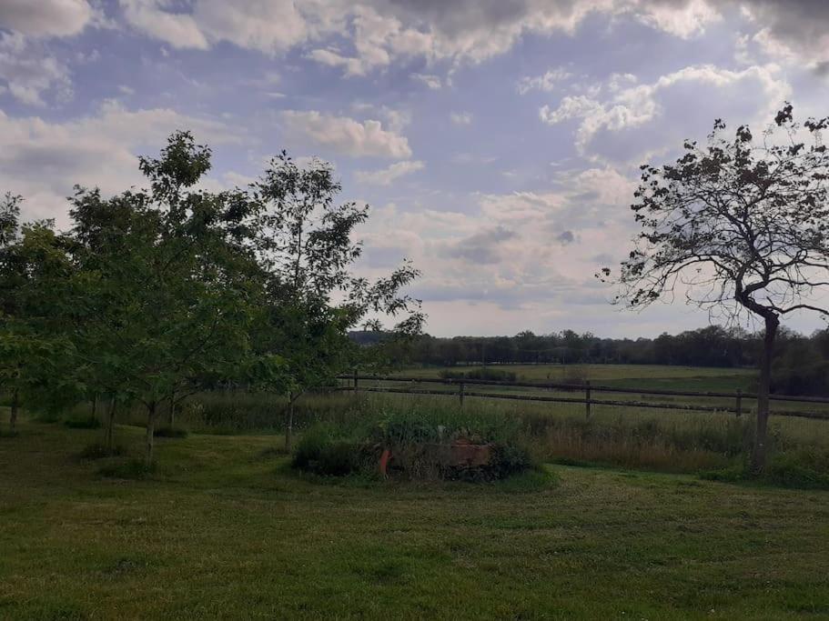 Les Ecots - Petit Gite De Caractere A La Ferme Availles-Limouzine Exterior foto